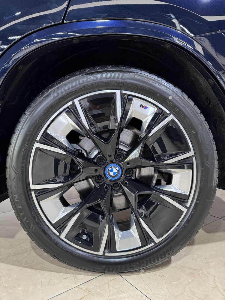 BMW IX3  (full option)