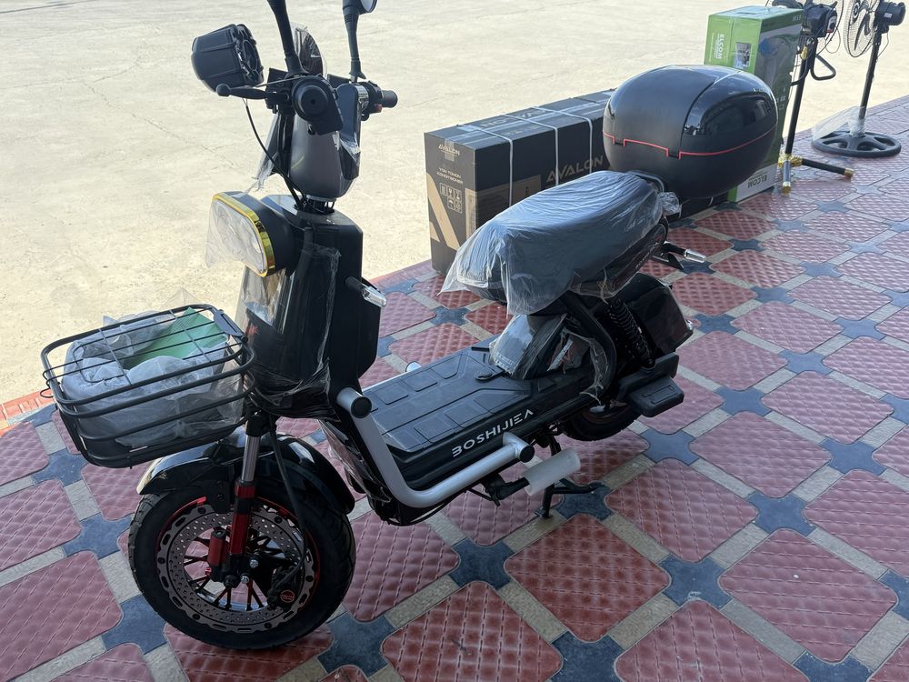 Skuter Boshijea firma 5 akm
