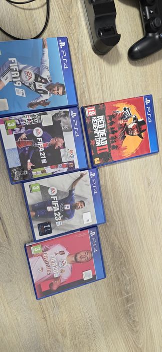 Ps 4 pro de 1 Tb , 2 controllere