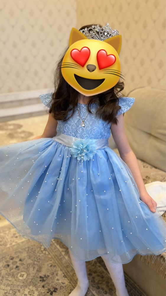 Платье девочке 7-8 лет голубое пышное