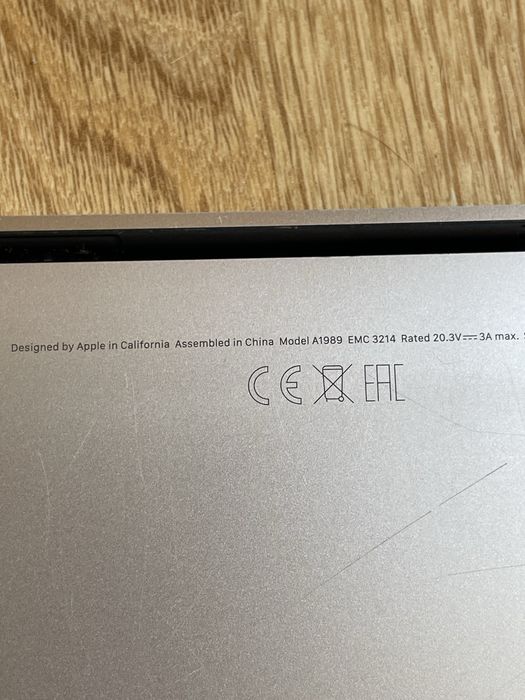MacBook Pro 13” A1989 Intel i5/8GB RAM/256GB SSD