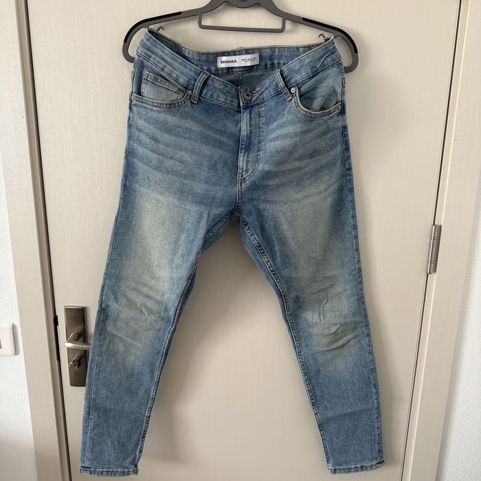 Blugi Bershka marimea 42