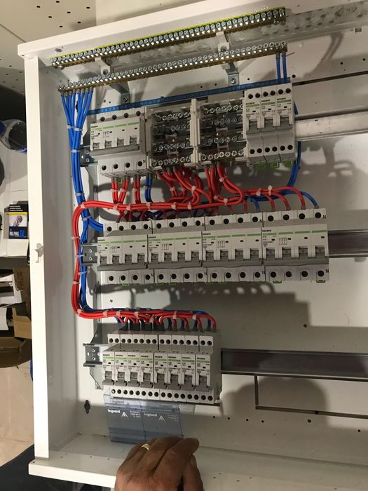Electrician autorizat – servicii profesionale