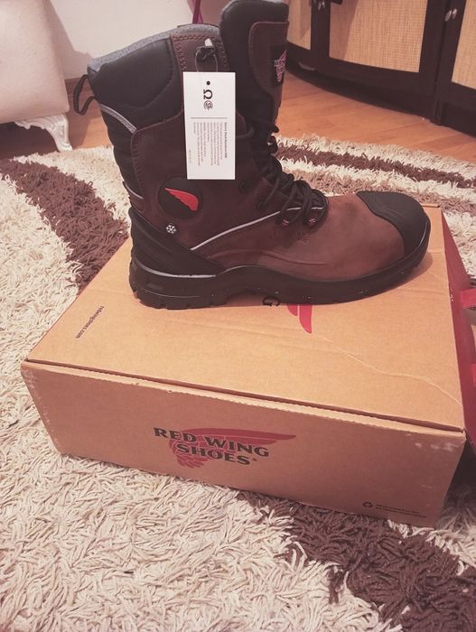 Срочно продаётся обувь RED WIHG размер 43