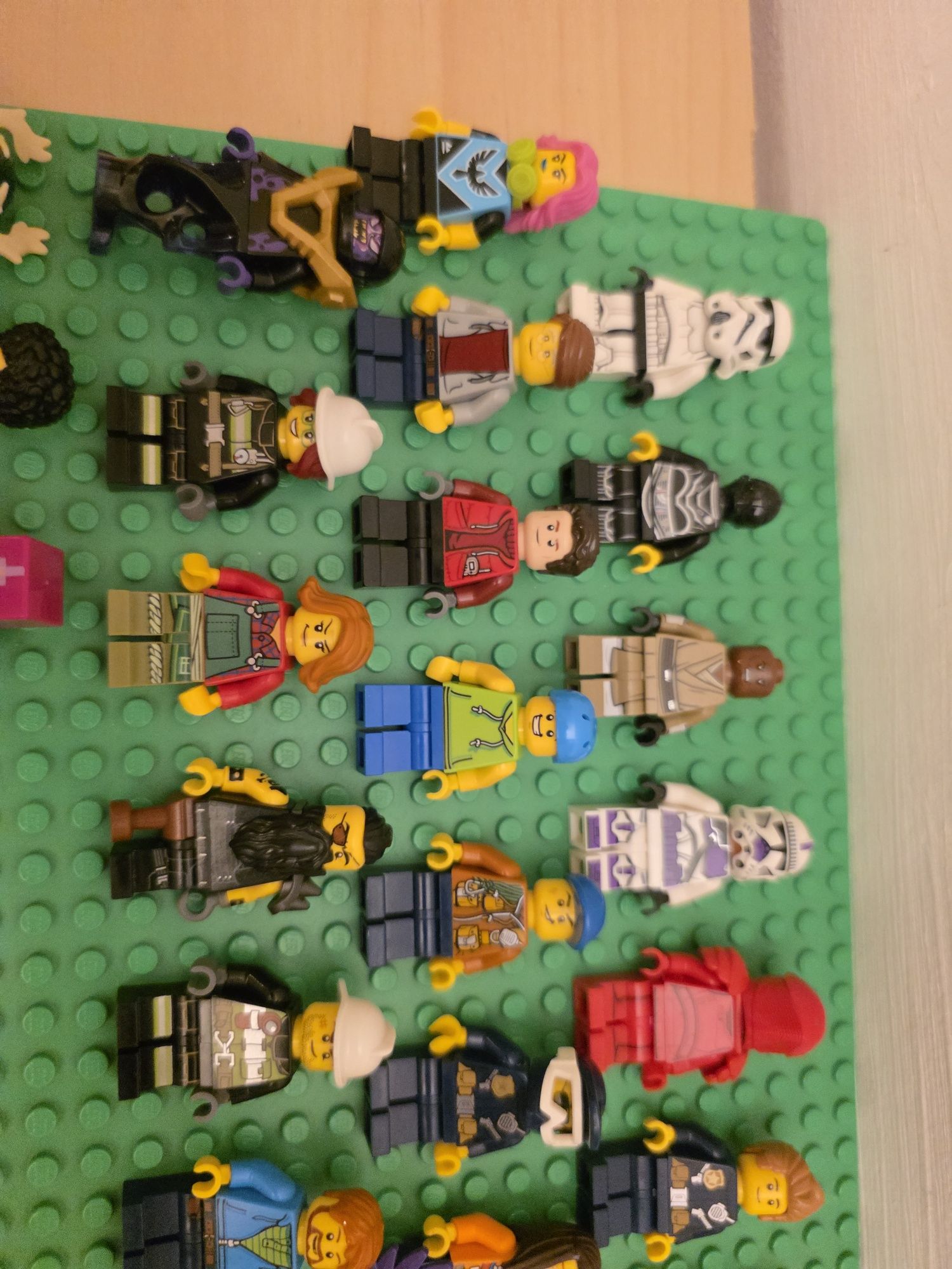 Figurine LEGO din toate seriile