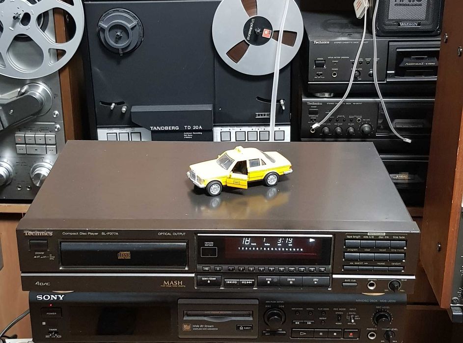 Compact Disc Audio Stereo Player Vintage TECHNICS SL P377 BLACK
