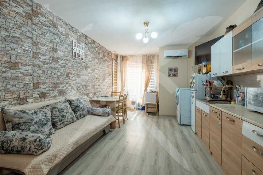 Продава се Двустаен апартамент в Варна, Възраждане 1 - 61 кв.м за 2294 €/кв.м - Снимка #1