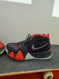 Vand pereche Nike Kyrie 4, marimea 42