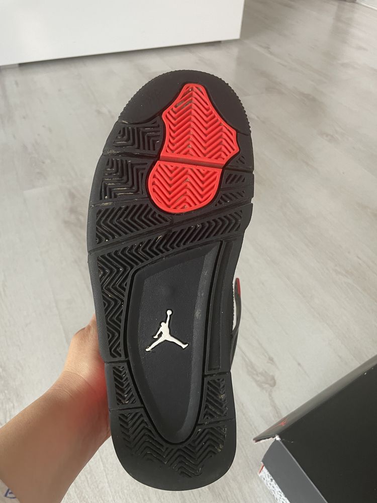 Jordan 4 red thunder