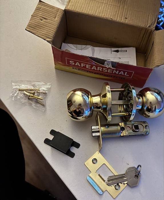 Ручка для двери с ключами