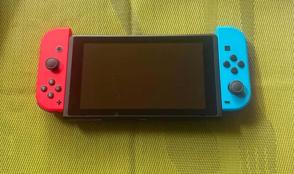 NINTENDO SWITCH (with neod red and neon blue joy cons)— Чисто нова!
