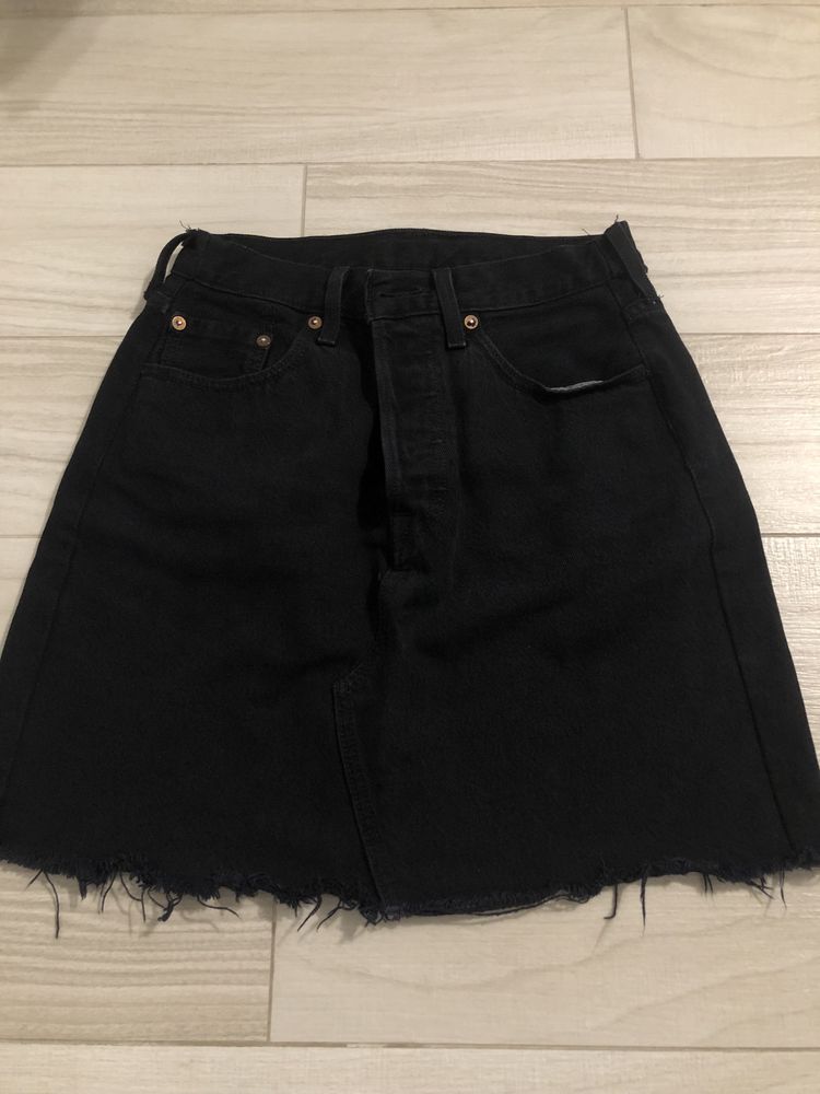 Fusta de blugi neagra Levis