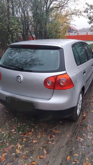 Se vinde GOLF 5 140 cai