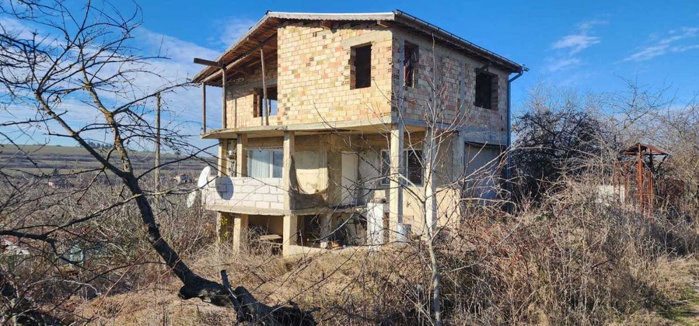 Продавам къща село константиново