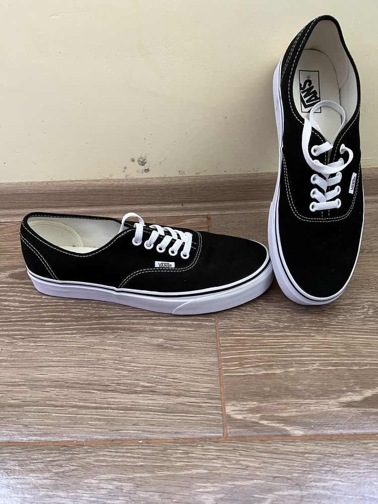 Vans, нови,черни кецове
