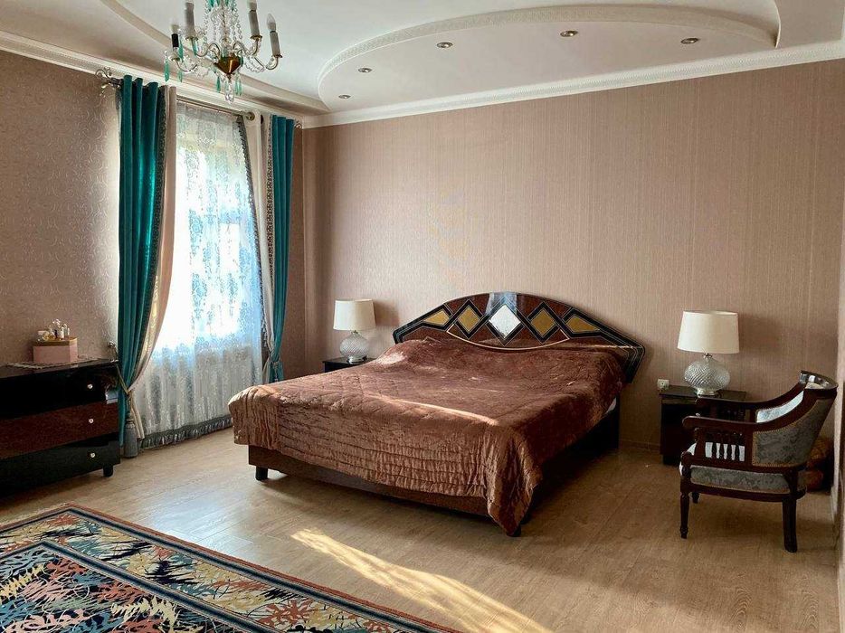 Продается участок-земли с домом. Первая линия Луначарский. Угловой.