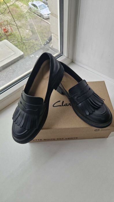Продам кожаные лоферы CLARCS