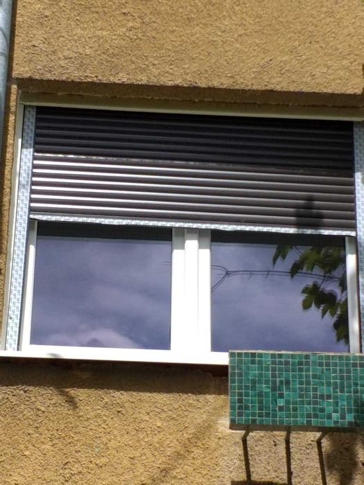 RULOURI Aluminiu si Usi de garaj rezidentiale SECTIONALE