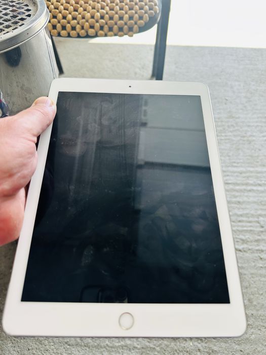 Se vinde Ipad pro 1673-32g