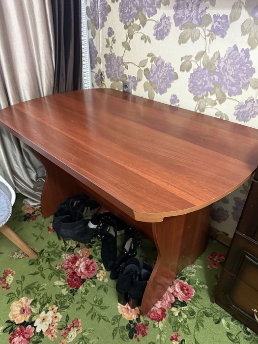 Стол в хорошем состоянии