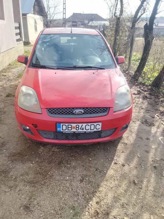 Vând Ford fiesta