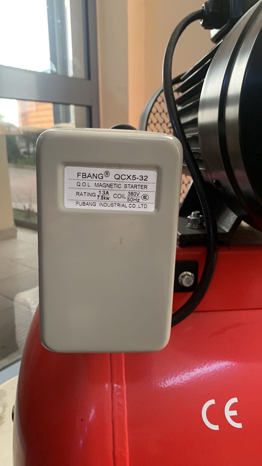 Компресор 300л. трифазни и други от 24л..