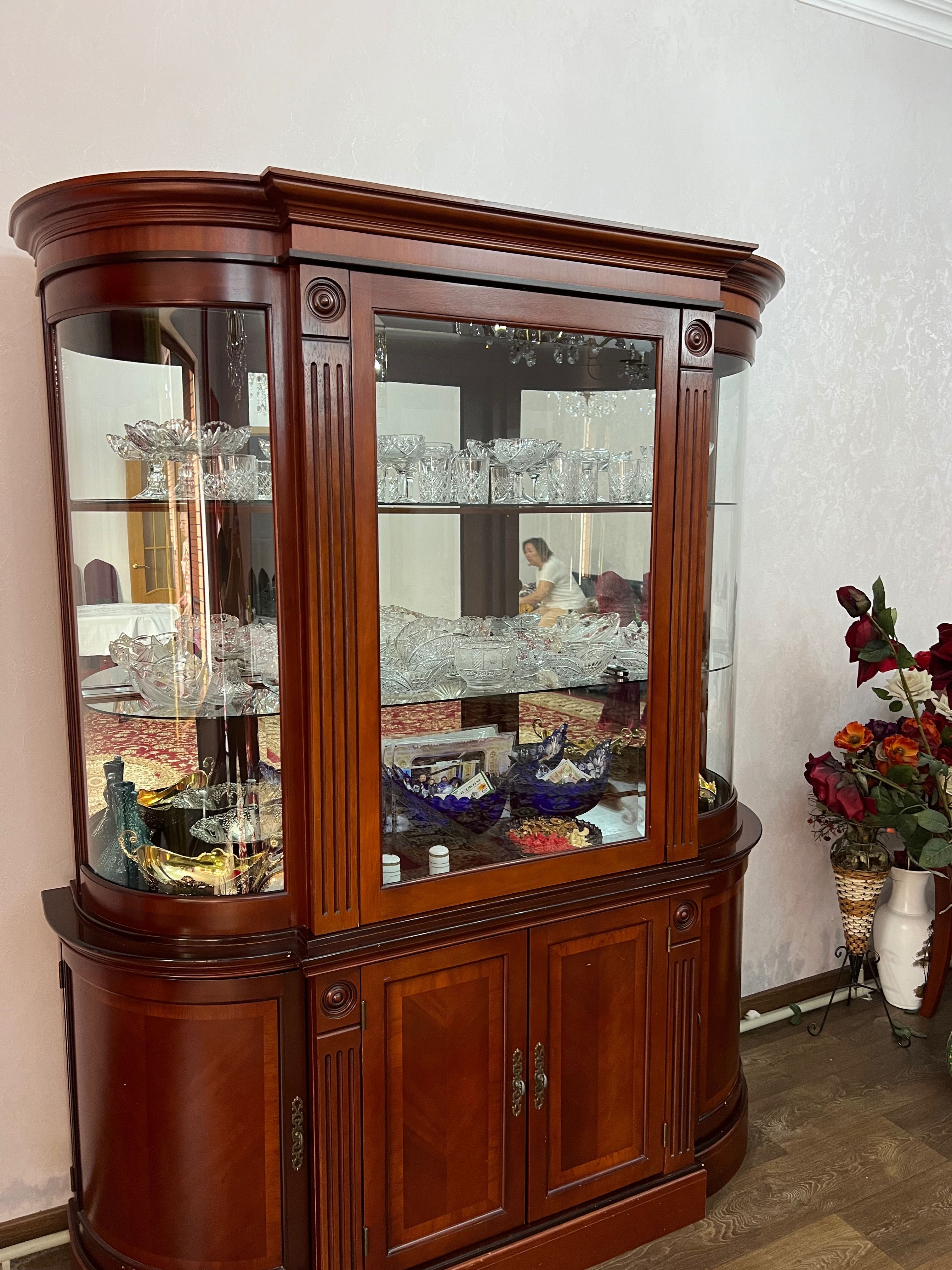 Продаю сервант из дерева