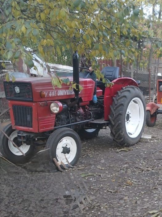 Tractor UTB Universal 445V