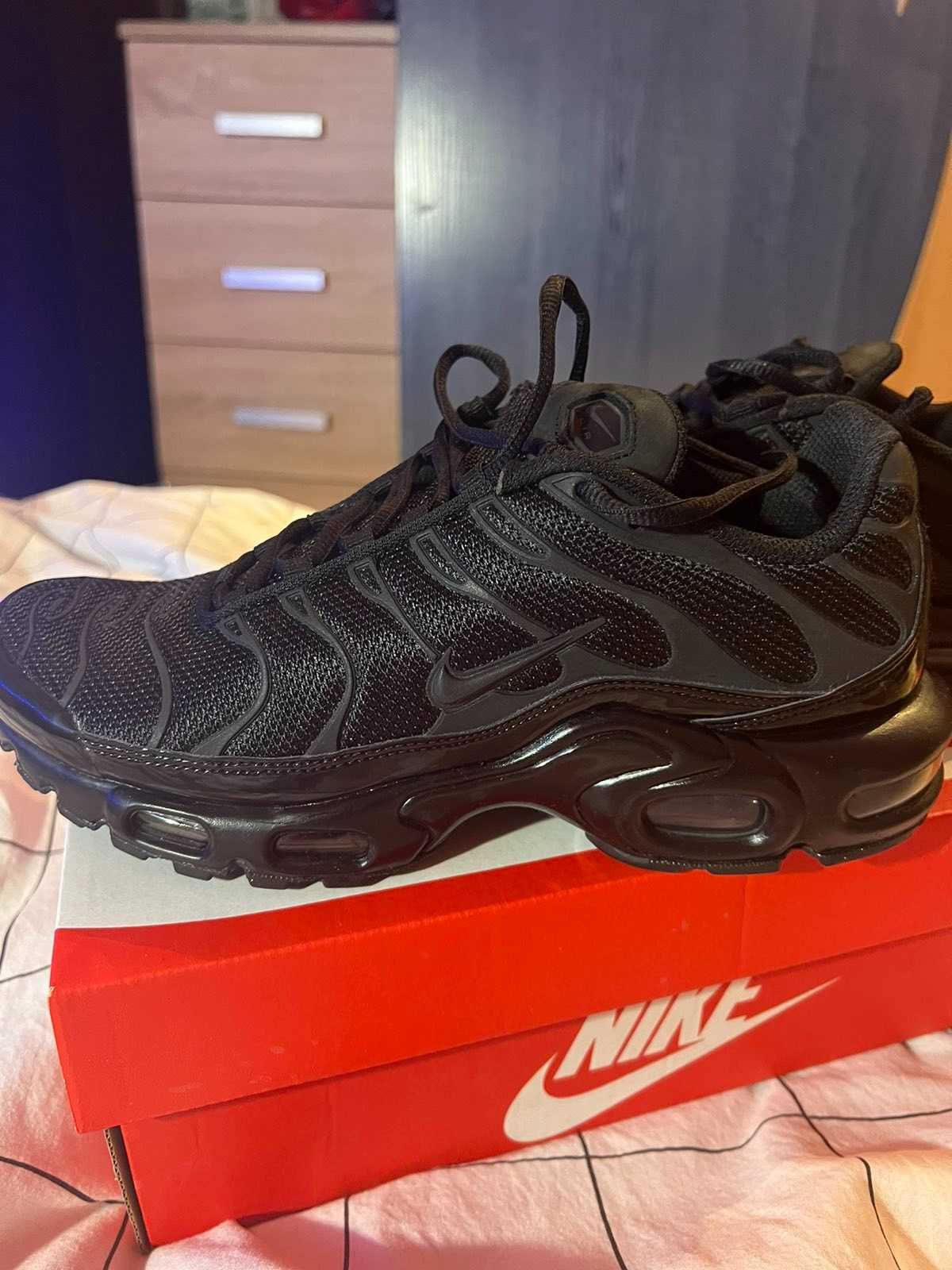 Дамски маратонки Nike air max plus - черни, 40 номер