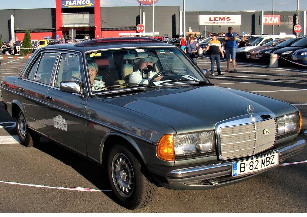 MERCEDES-BENZ 230E W123  benzina (1982)