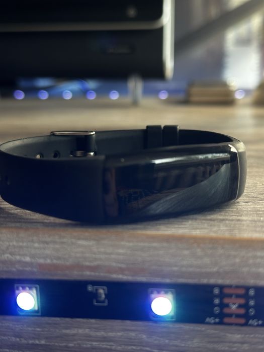 Продам фитнес браслет