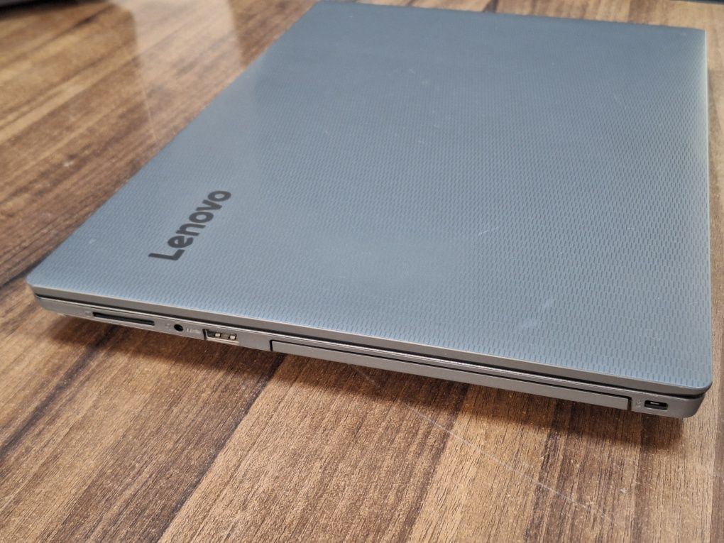 Лаптоп Lenovo V130-15IKB