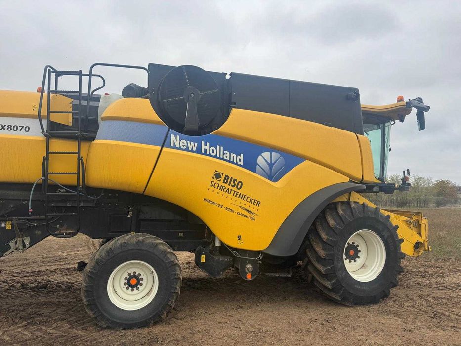 Combina NEW HOLLAND CX 8070
