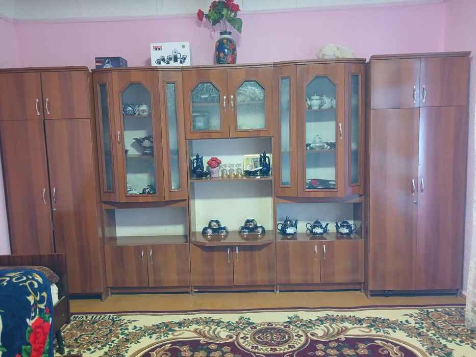 Стенка прочная продается срочно и дешевле обращайтесь