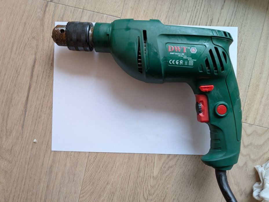 Masina de gaurit cu percutie DWT SBM600 + 7 burghie