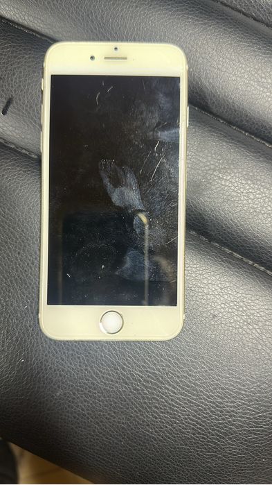 Продается Айфон шестой