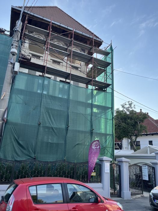 Închirez schela si popii metalici