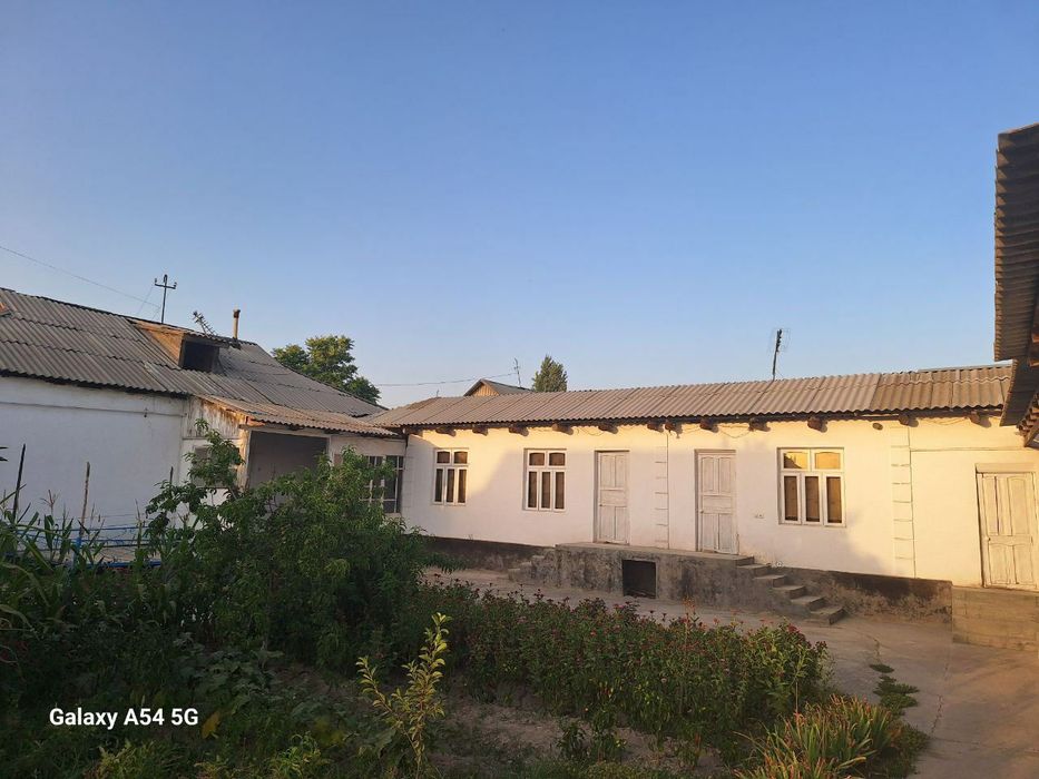 Hovli sotiladi srochna 60.000$ kelishiladi