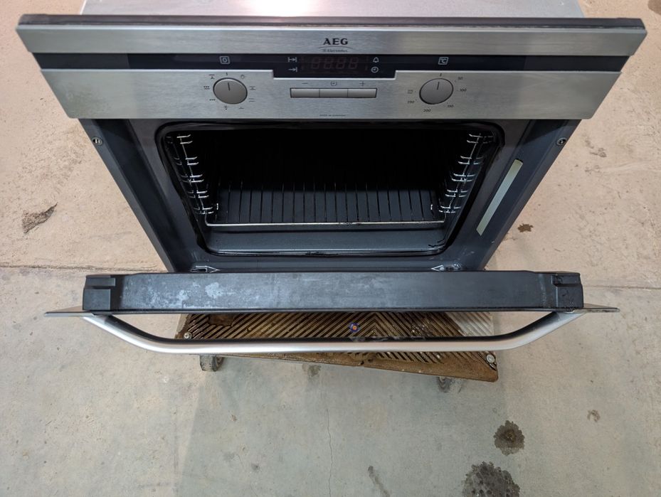 Фурна за вграждане AEG
