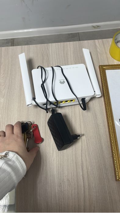 Продам роутер Huawei