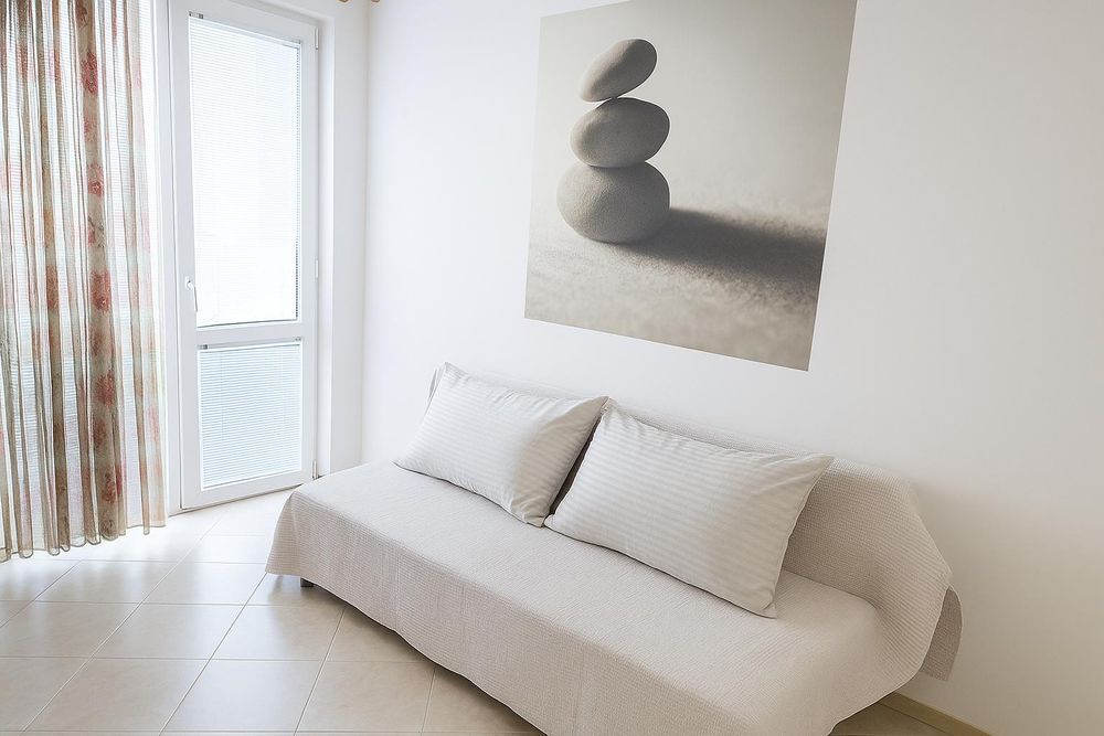 Светъл ДВУСТАЕН апартамент в кв. Мараша