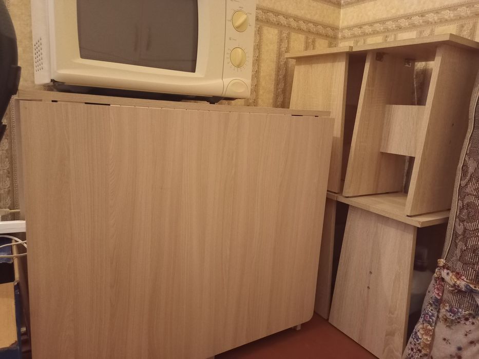 Продам стол раскладной и 4 стула