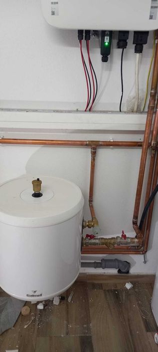 Instalator non stop!Execut lucrari de interventii avari sanitare.