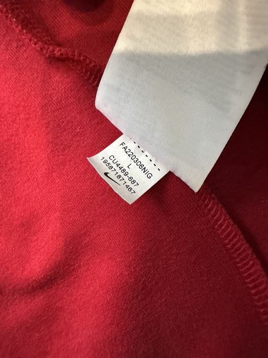 Vând nike tech rosu marinea L