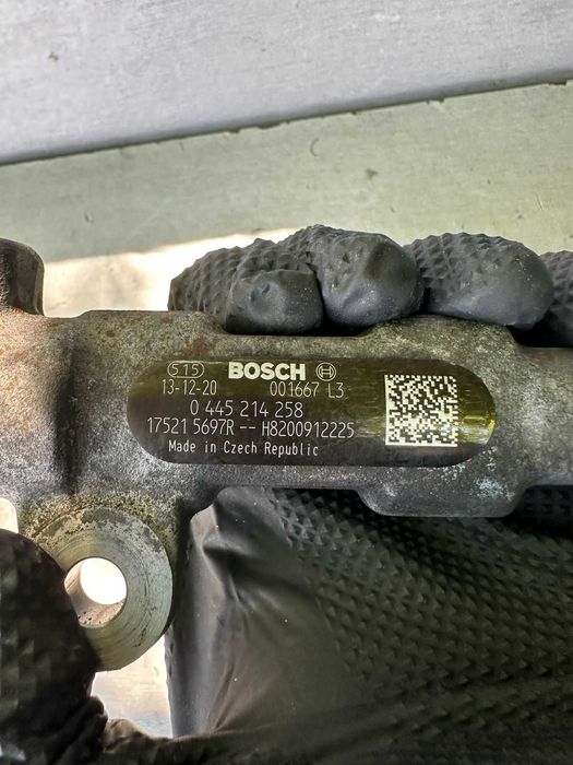Rampa injectoare Renault Master 2.3 DCI cod 8200912225 an 2010 - 2014