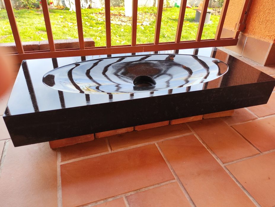 Lavoar elegant din granit masiv