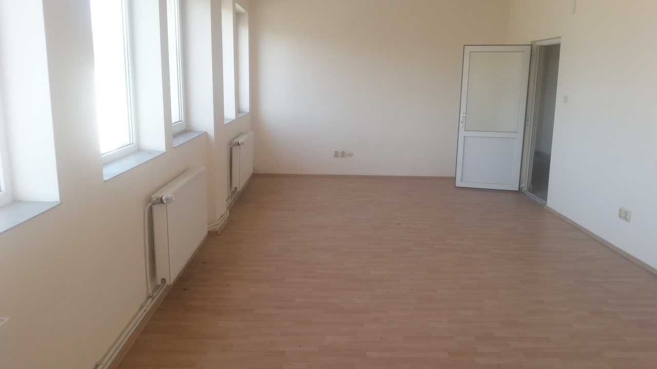 Birou de inchiriat 35m2 + spatii comune