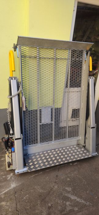 Vand platformă lift hidraulică