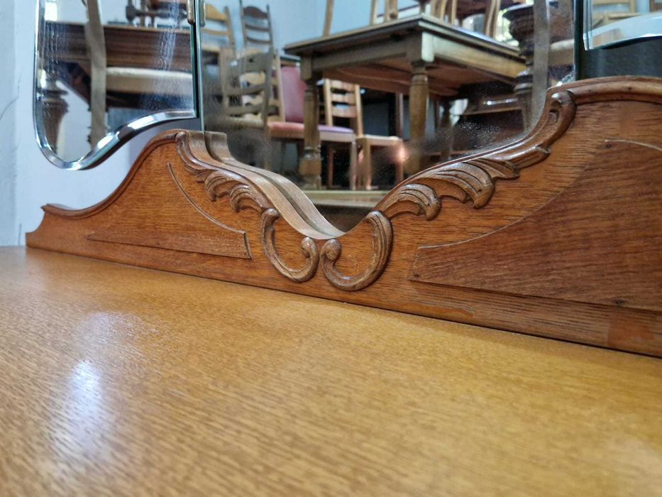 Тоалетка масив с тройно огледало