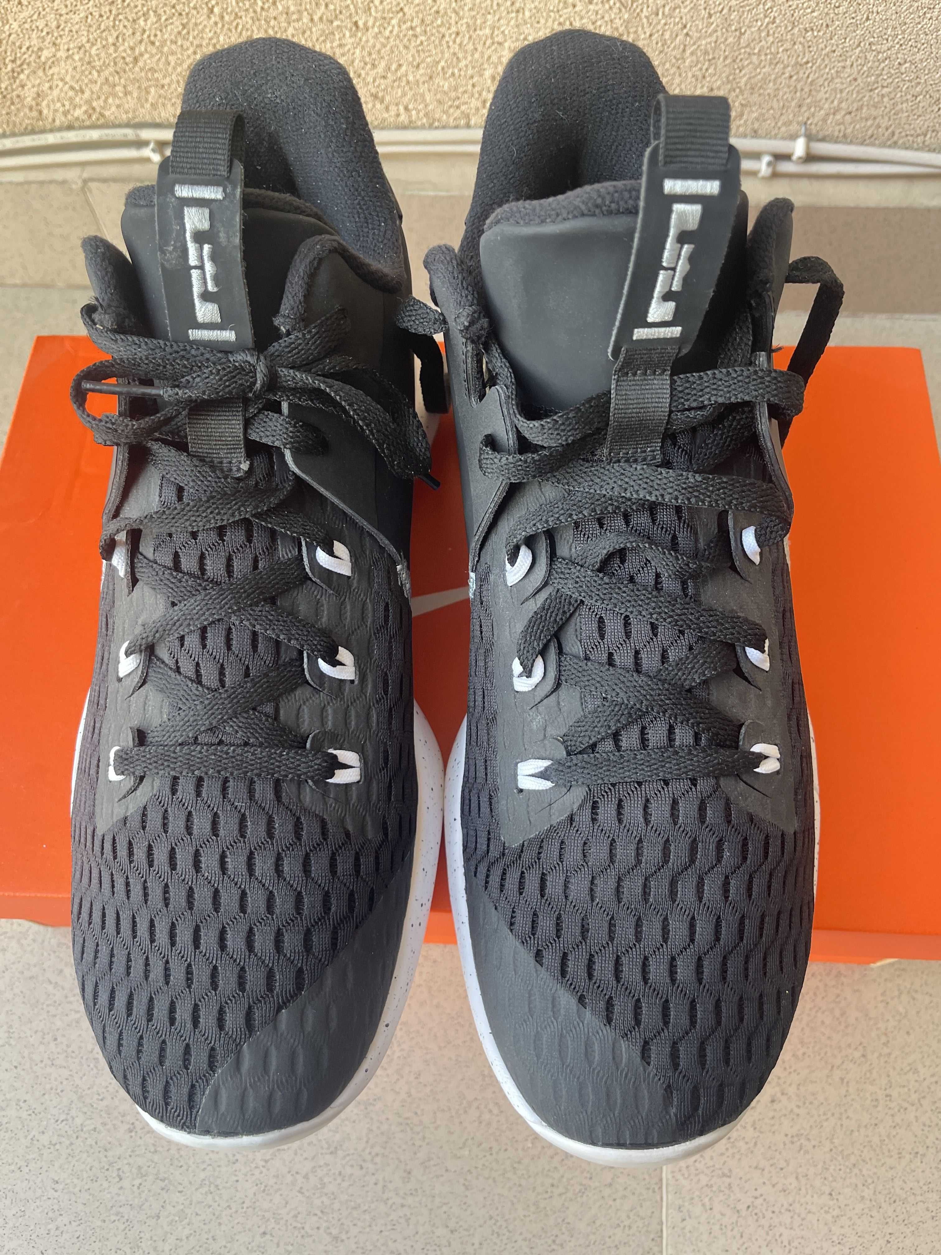 НОВИ!Мъжки маратонки Nike LeBron Witness 5 Номер 46